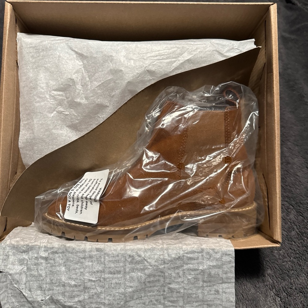 NEW! Steve Madden Women's Leopold Chelsea Boot, Camel Sued, 6